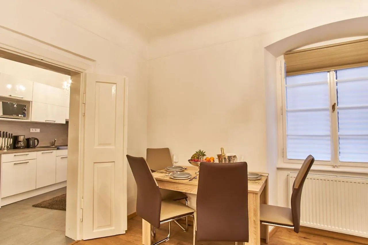 Charles Bridge Royal Apartment Praga
