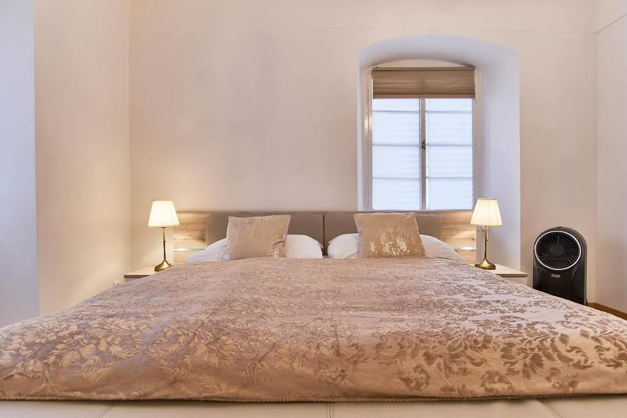Charles Bridge Royal Apartment Praga