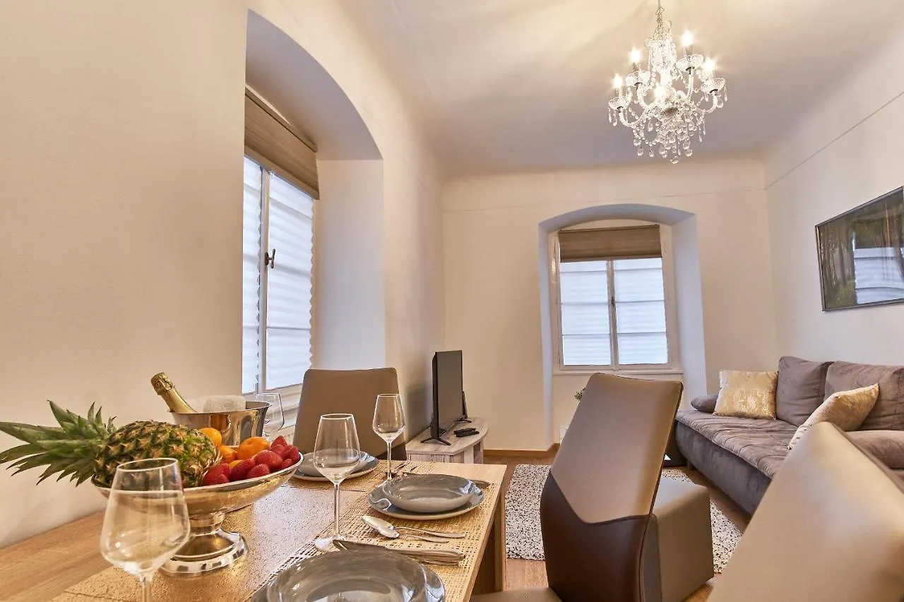 Charles Bridge Royal Apartment Praga
