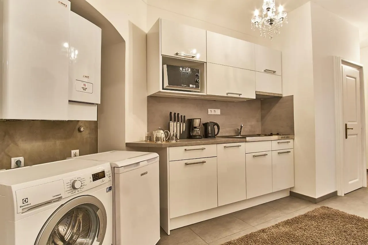 Charles Bridge Royal Apartment Praga Repubblica Ceca