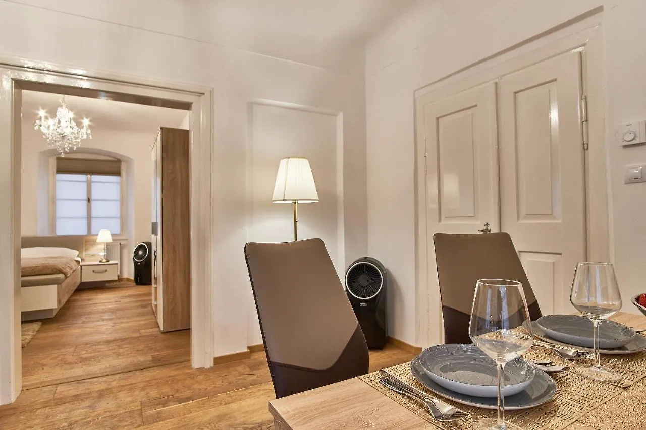 Charles Bridge Royal Apartment Prag