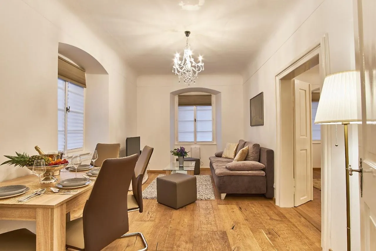 Charles Bridge Royal Apartment Prag