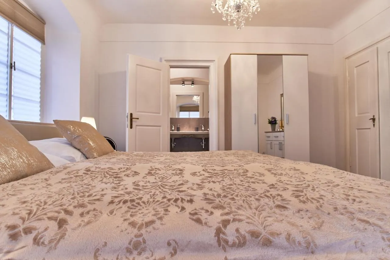 Charles Bridge Royal Apartment Prag Tjeckien